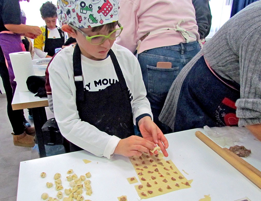 Çeşme’de öğrencilerden hem öğretici ve hem lezzetli etkinlik
