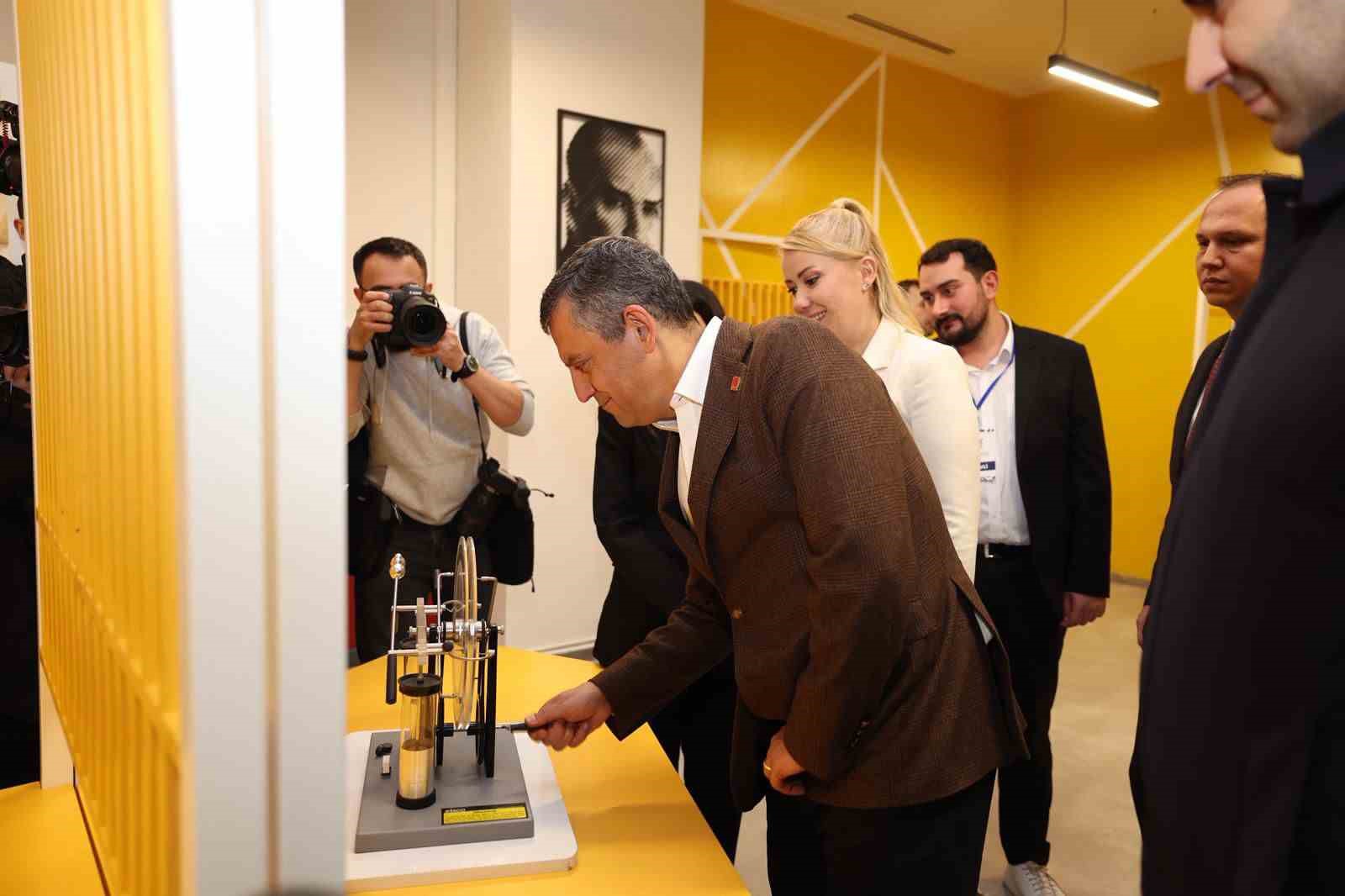 CHP Genel Başkanı Özgür Özel’den Başkan Doğana övgü dolu sözler
