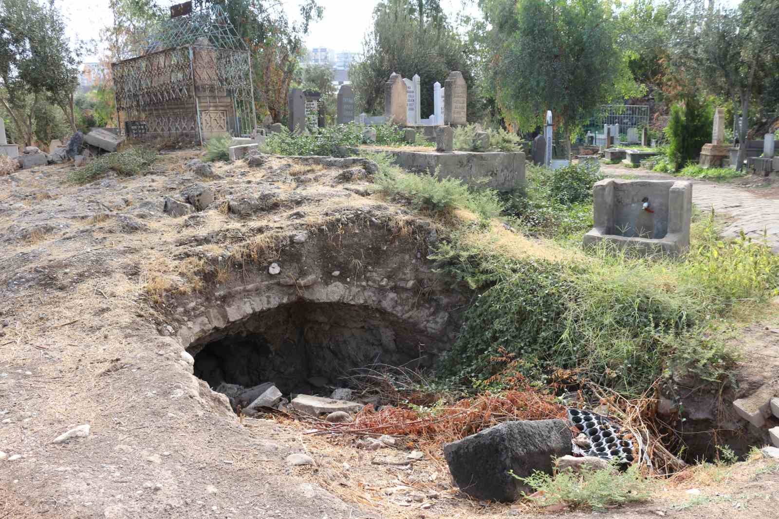 Cizre’de definecilerin hedefindeki tarihi medreseye restorasyon talebi
