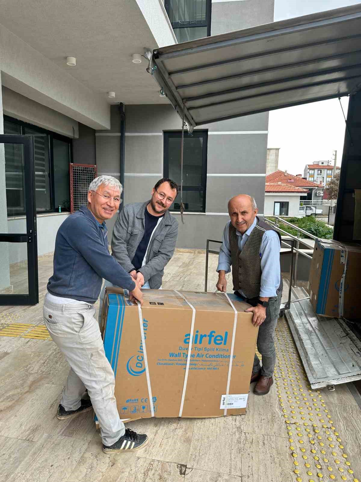 Dayanışmayla okula 26 adet klima kazandırıldı
