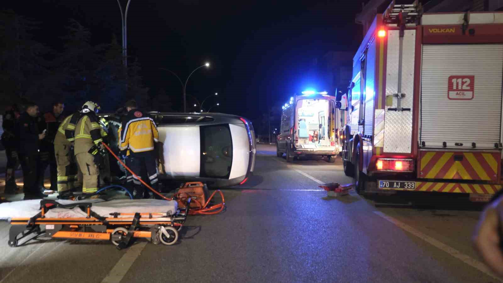 Devrilen otomobilin altında kalan sürücü itfaiye ekiplerince çıkarıldı

