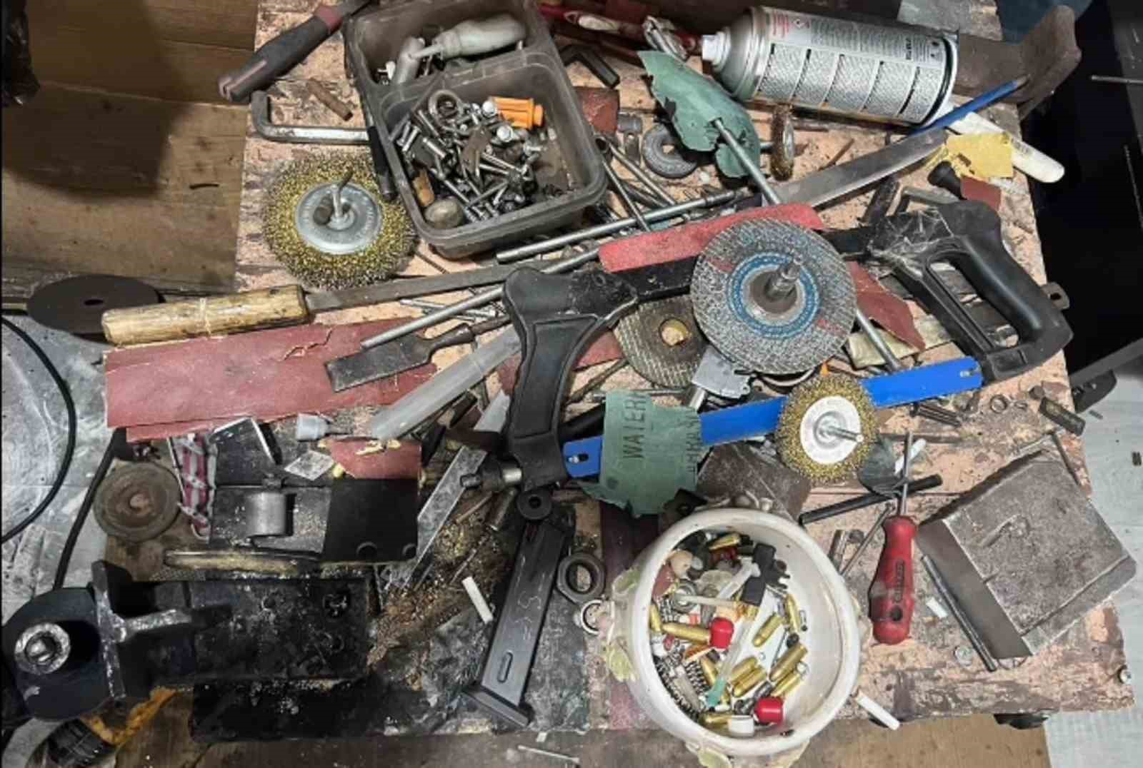 Dörtyol’da kaçak silah ve uyuşturucu operasyonu: 1 tutuklama
Dörtyol’da kaçak silah ve uyuşturucu operasyonu: 1 tutuklama