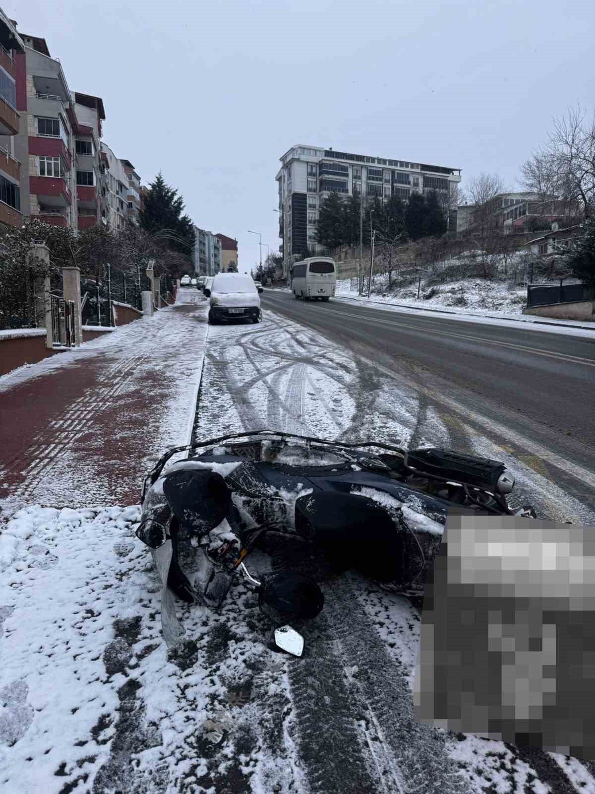 Edirne’de kar yağışında zincirleme kaza: 9 araç birbirine girdi
Edirne’de kar yağışında zincirleme kaza: 9 araç birbirine girdi