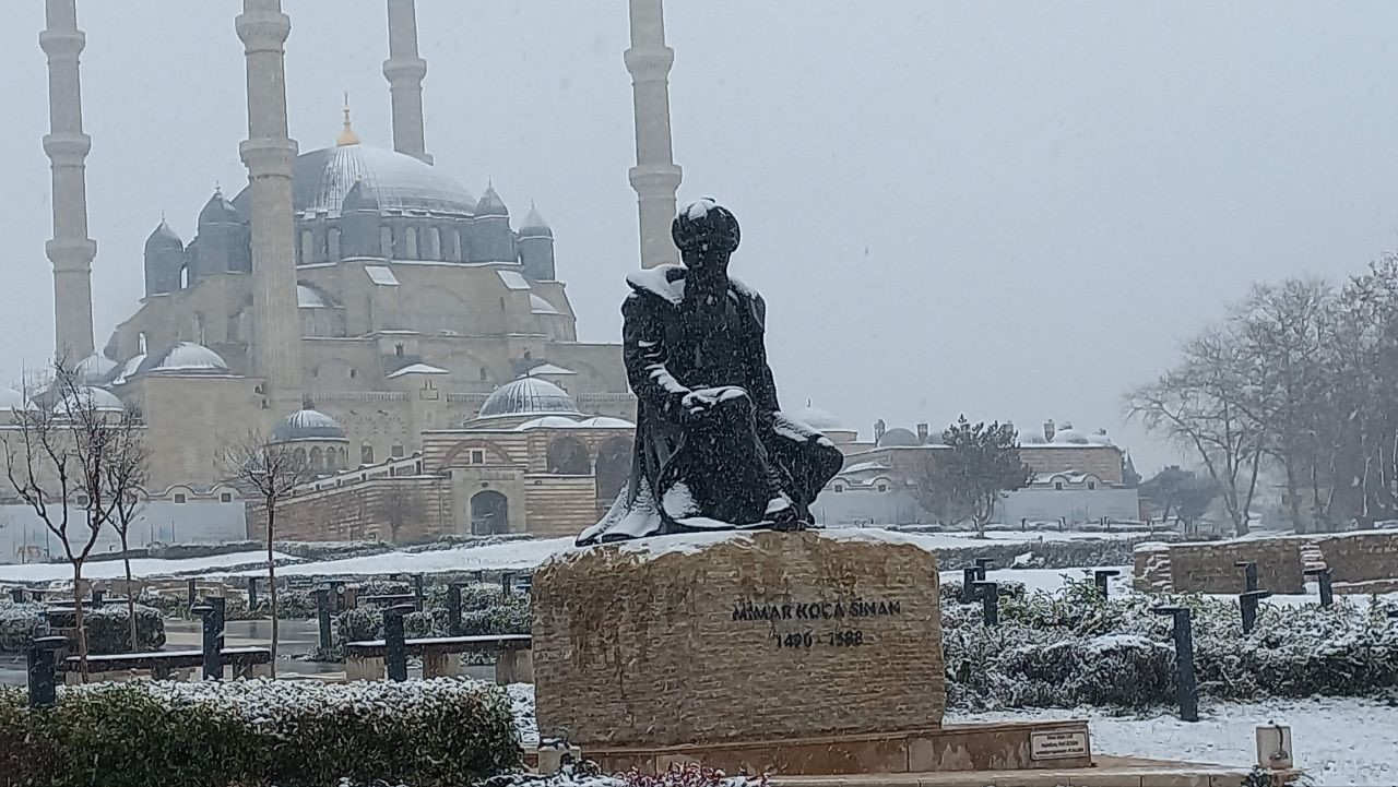 Edirne’nin bazı ilçelerinde taşımalı eğitime 1 gün ara verildi
Edirne’nin bazı ilçelerinde taşımalı eğitime 1 gün ara verildi