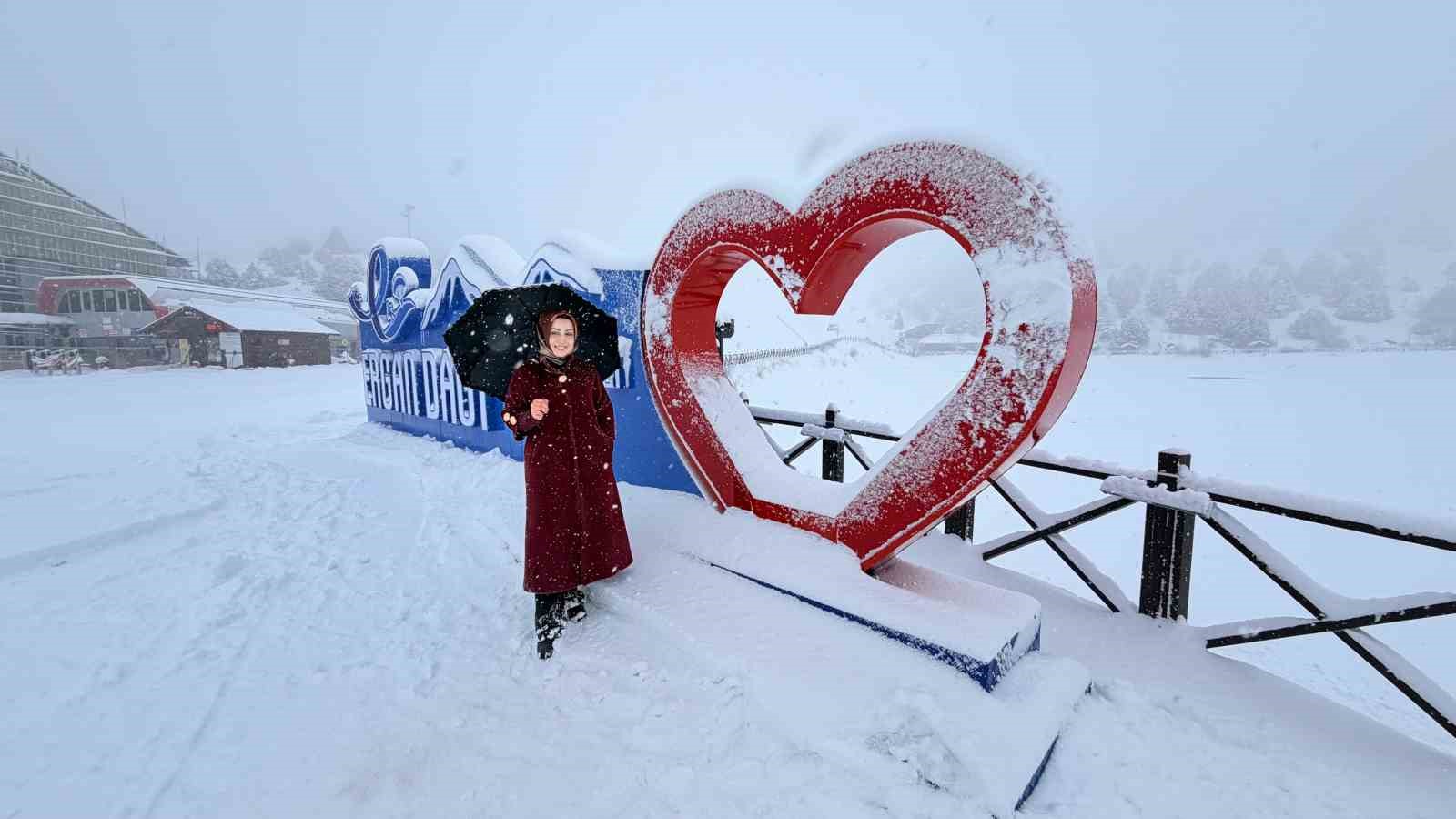 Ergan Dağı’nda kar kartpostallık manzara oluşturdu
