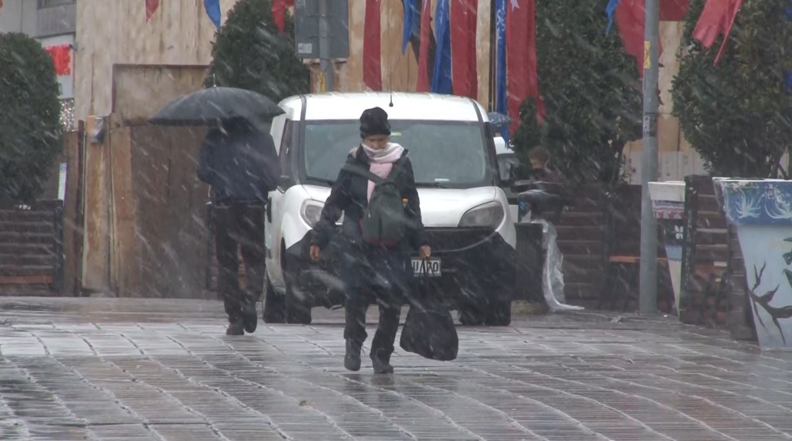 Esenler’de kar yağışı
