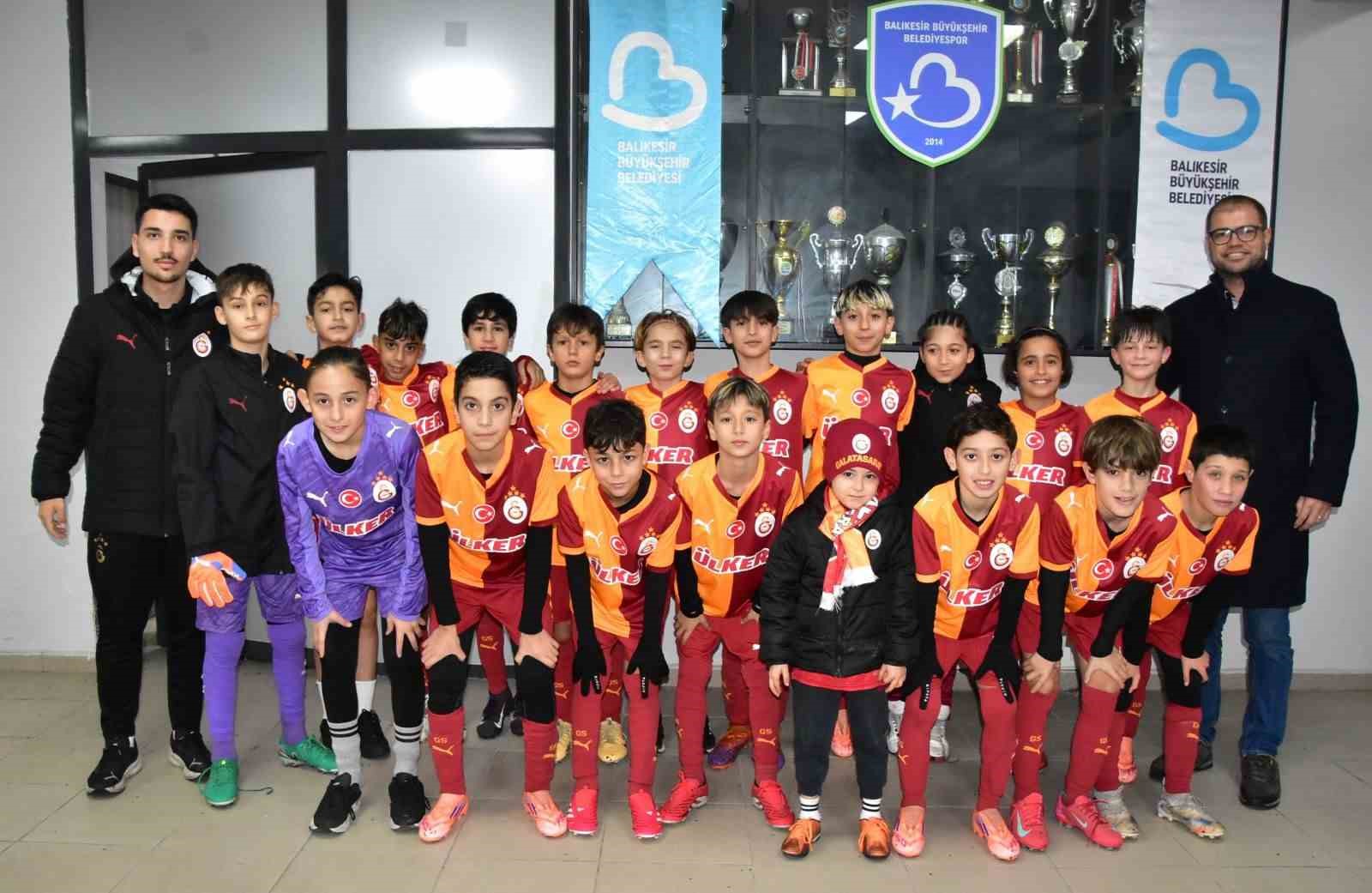 Geleceğin yıldız futbolcu adayları Balıkesir’de sahne aldı
