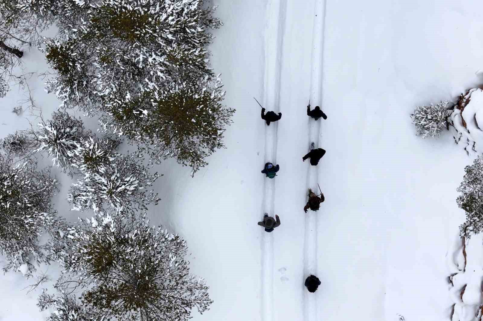 Gümüşhane’de beyaz yolculuk: Dağcılar kar üstünde buluştu
