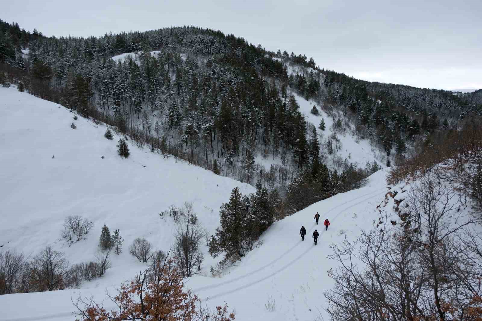 Gümüşhane’de beyaz yolculuk: Dağcılar kar üstünde buluştu
