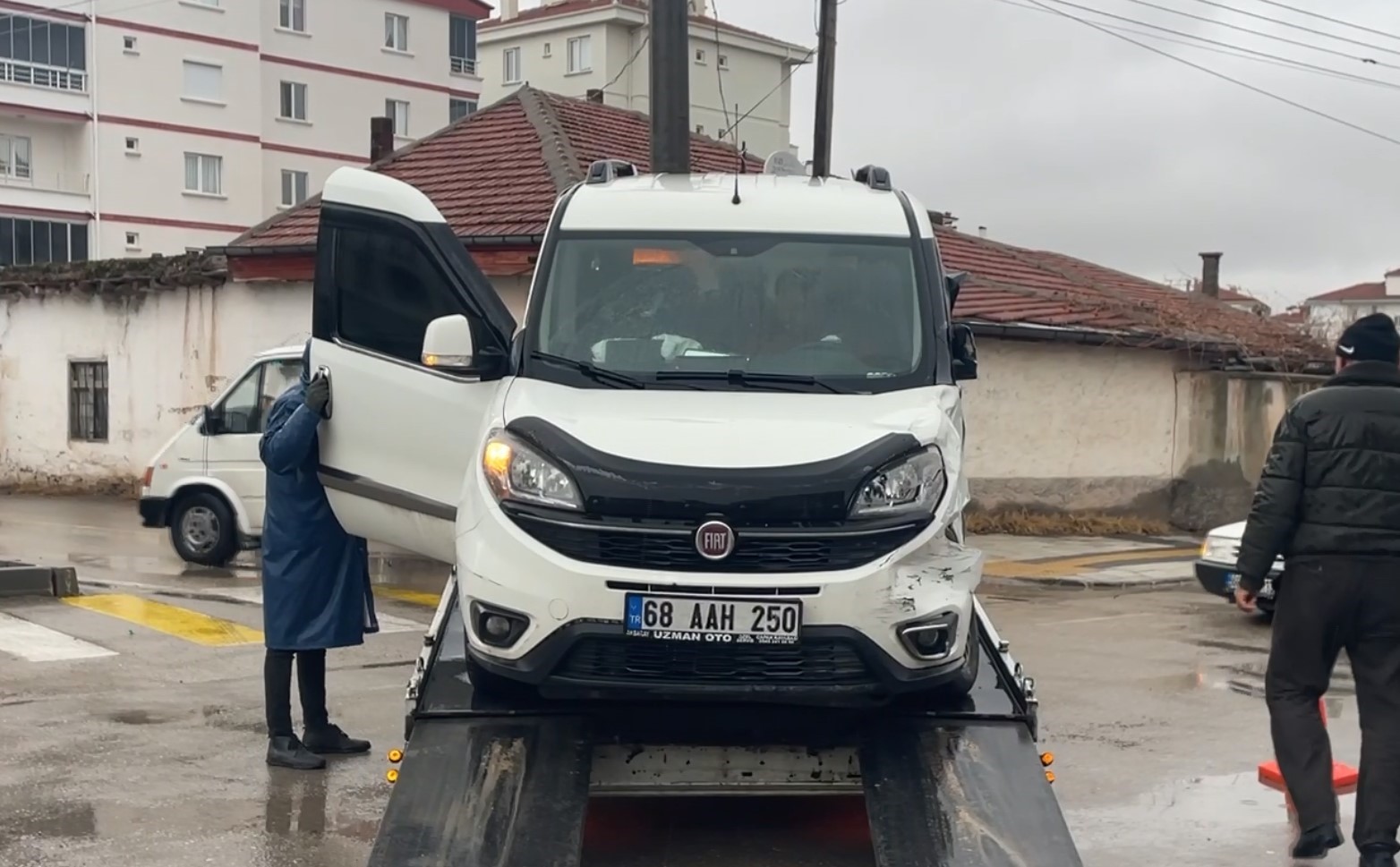 Hasta taşıyan ambulansla hafif ticari araç çarpıştı: 8 yaralı
Hasta taşıyan ambulansla hafif ticari araç çarpıştı: 8 yaralı
