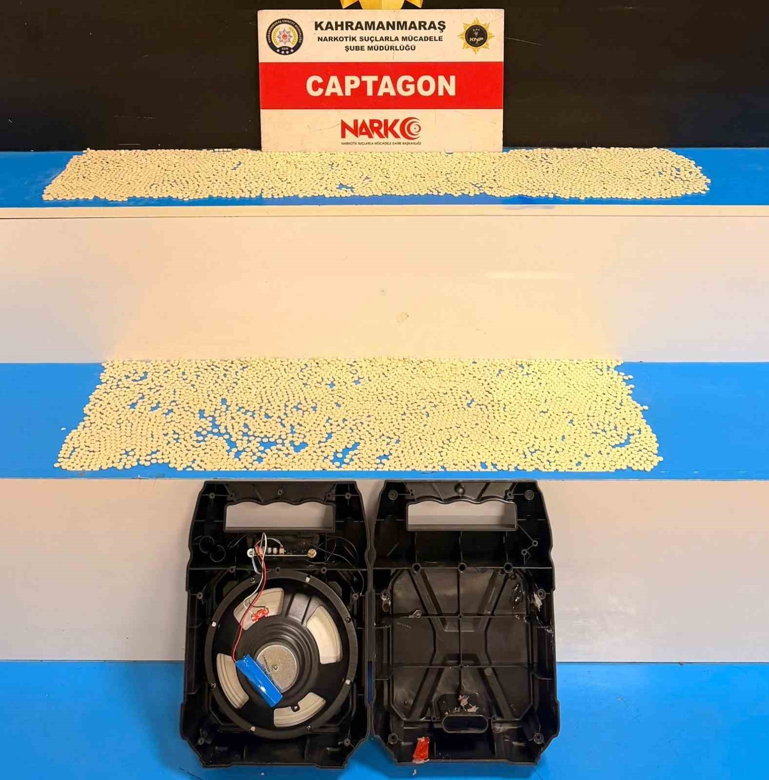 Hoparlörde binlerce uyuşturucu hap ele geçirildi: 2 tutuklama
Hoparlörde binlerce uyuşturucu hap ele geçirildi: 2 tutuklama