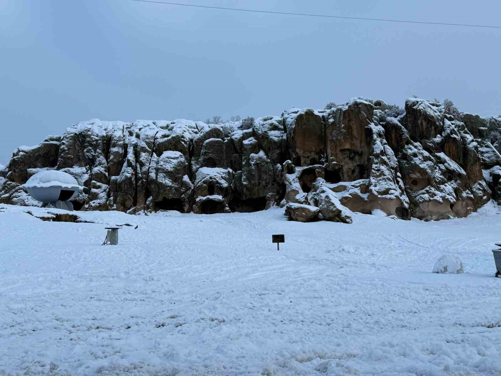 İhsaniye’de yoğun kar yağışı
