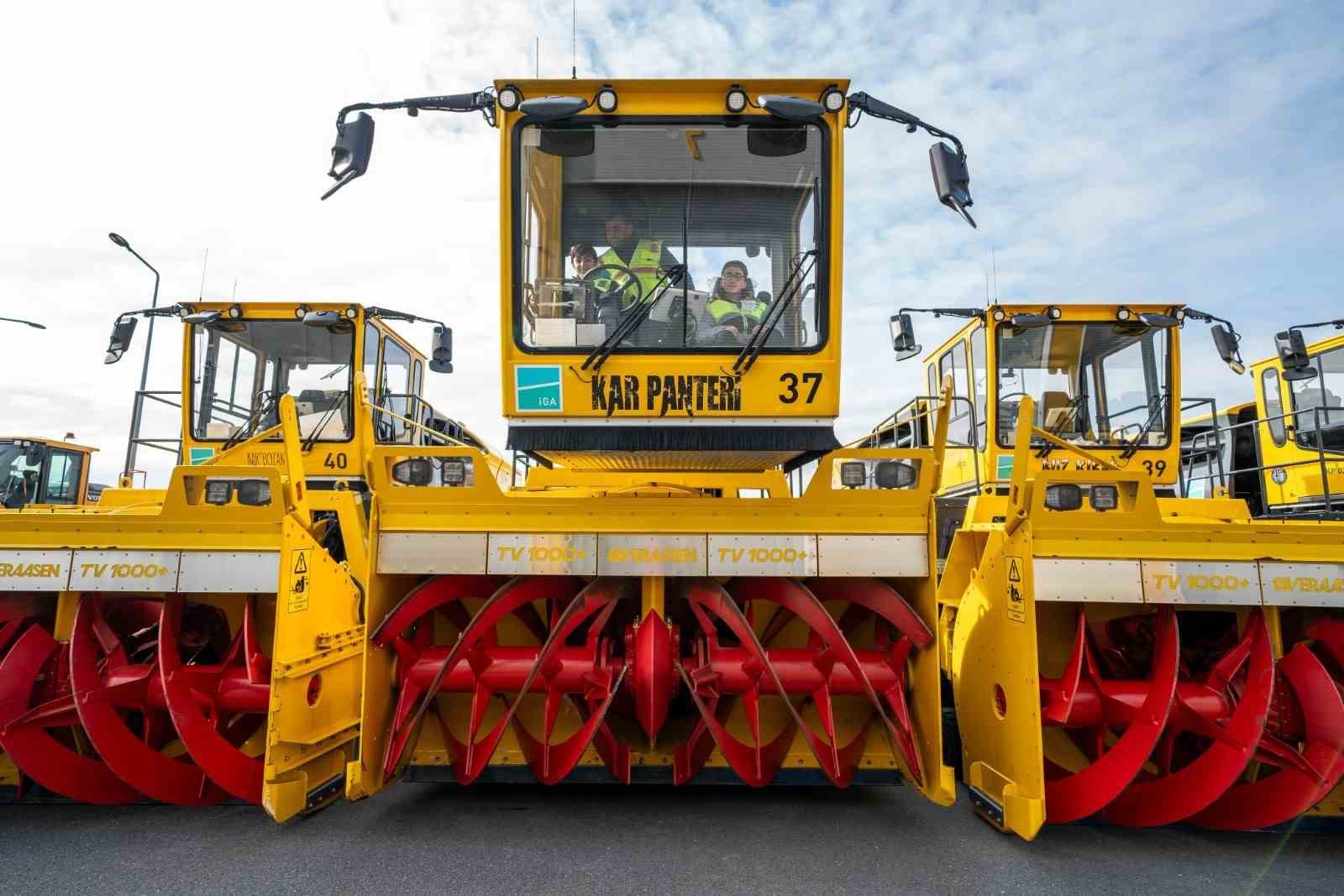 İstanbul Havalimanı’nda pistteki kar miktarı ‘anlık’ takip ediliyor
İstanbul Havalimanı’nda pistteki kar miktarı ‘anlık’ takip ediliyor