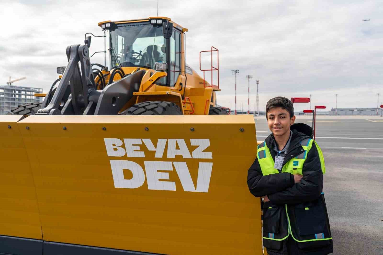 İstanbul Havalimanı’nda pistteki kar miktarı ‘anlık’ takip ediliyor
İstanbul Havalimanı’nda pistteki kar miktarı ‘anlık’ takip ediliyor