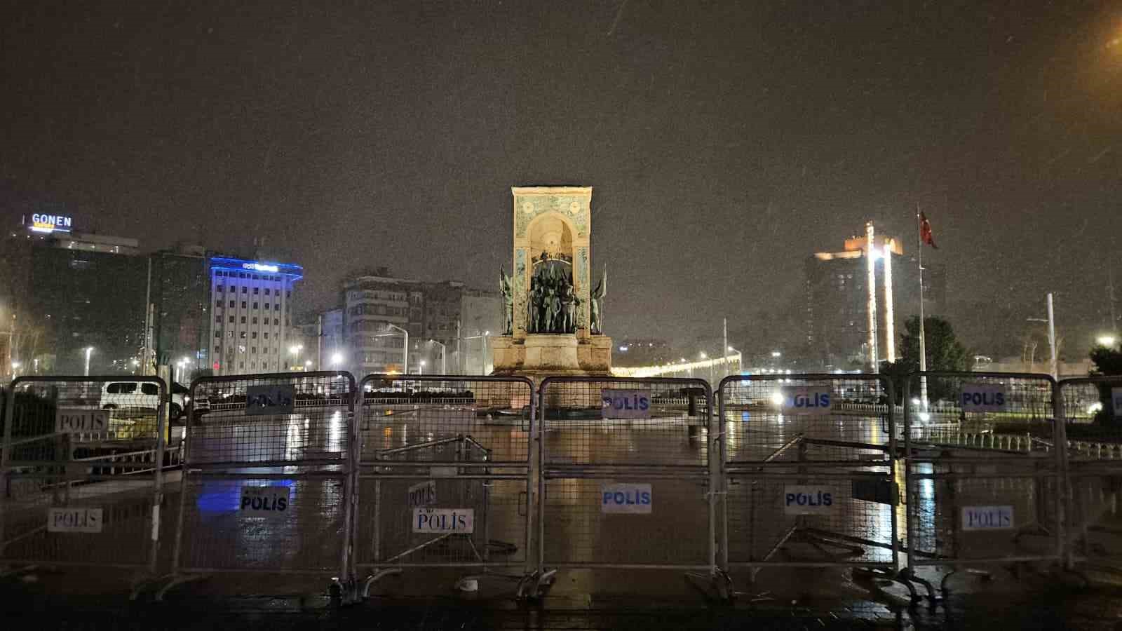 İstanbul’da gün boyu beklenen kar yağışı gece saatlerinde etkisini gösterdi
