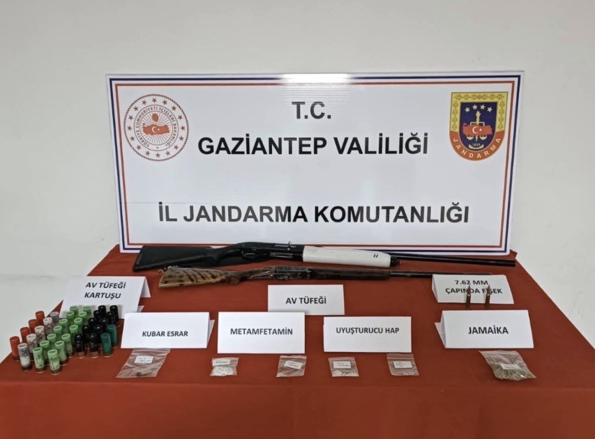 İstanbul’dan Gaziantep’e uyuşturucu sevkiyatına jandarma darbesi: 3 şahıs tutuklandı
