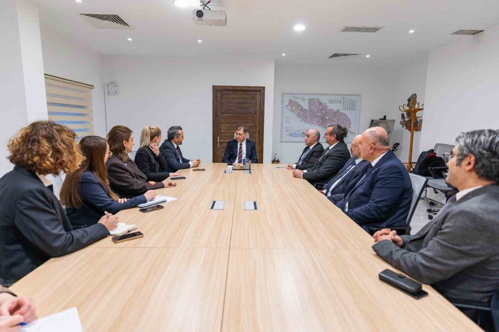 İZAZDER, İzmir Büyükşehir Belediyesi ile İzmir-Bakü kardeşliğini masaya yatırdı
