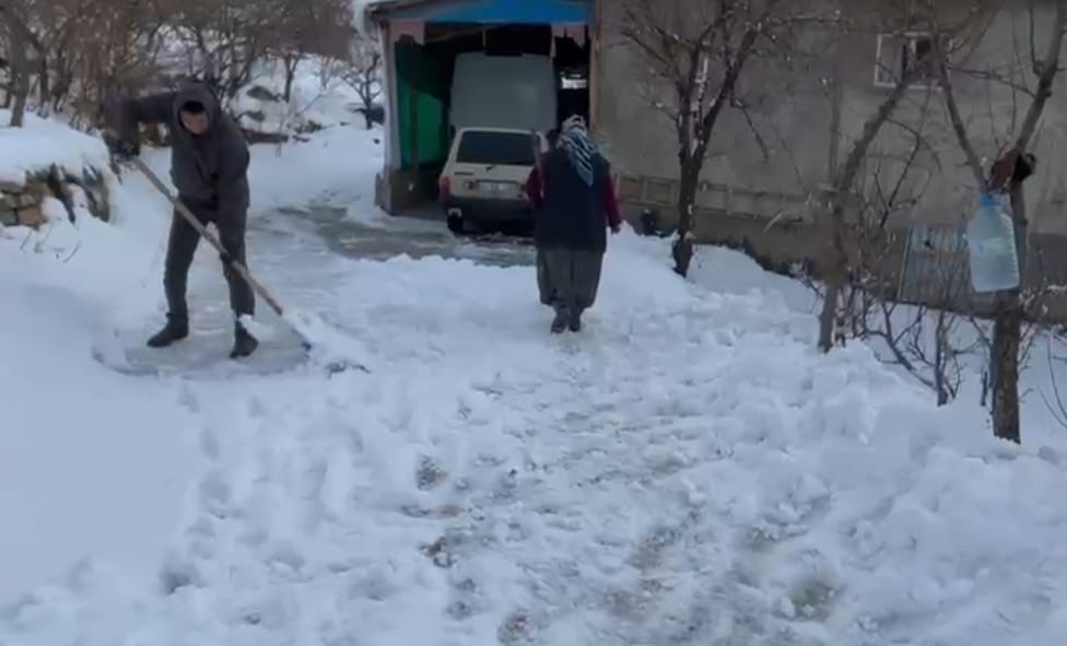 Kar yağışı Adana’da köylüyü sevindirdi
