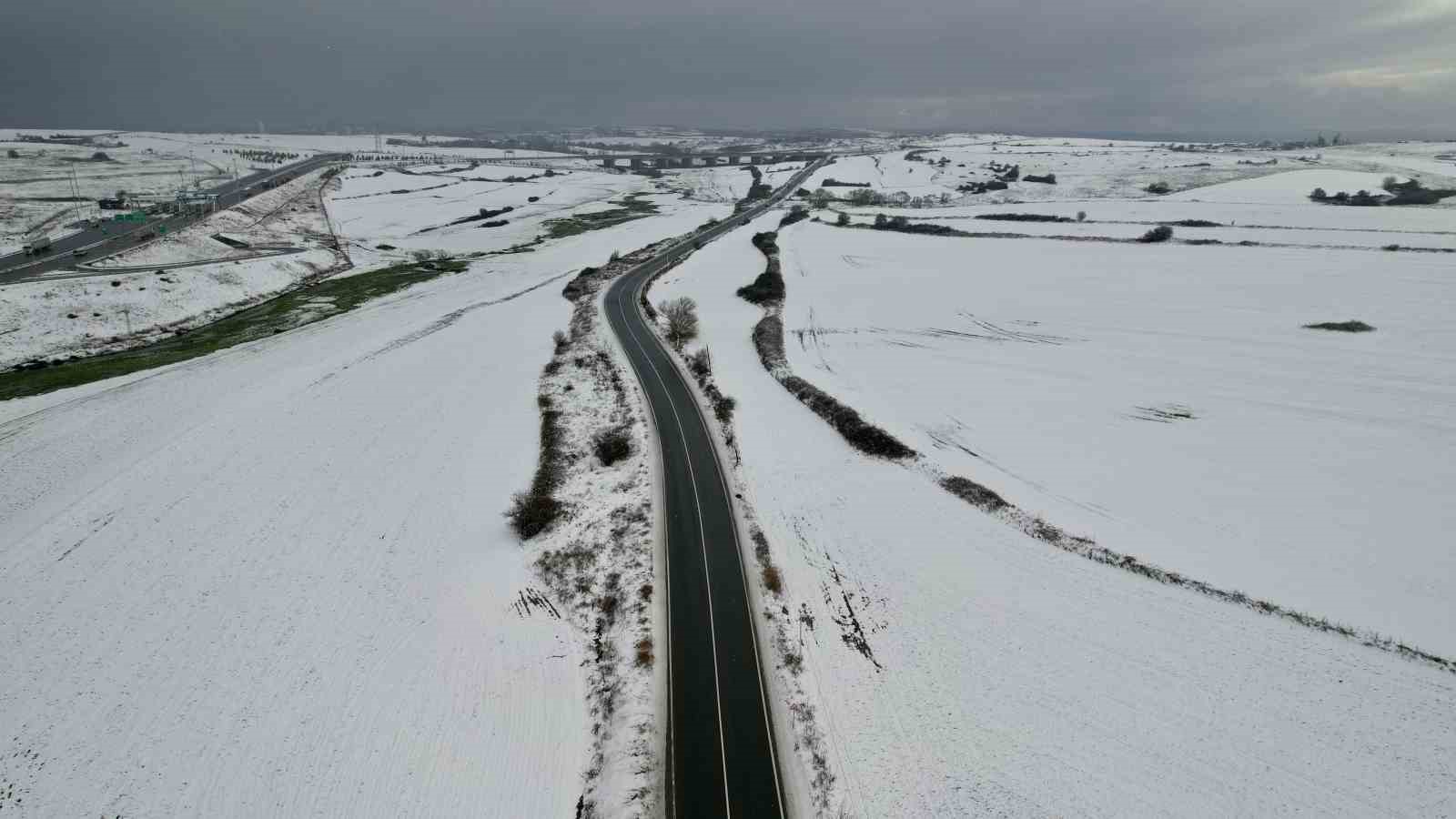 Karadeniz yaylaları değil, İstanbul: Arnavutköy’de kartpostallık kış manzarası
