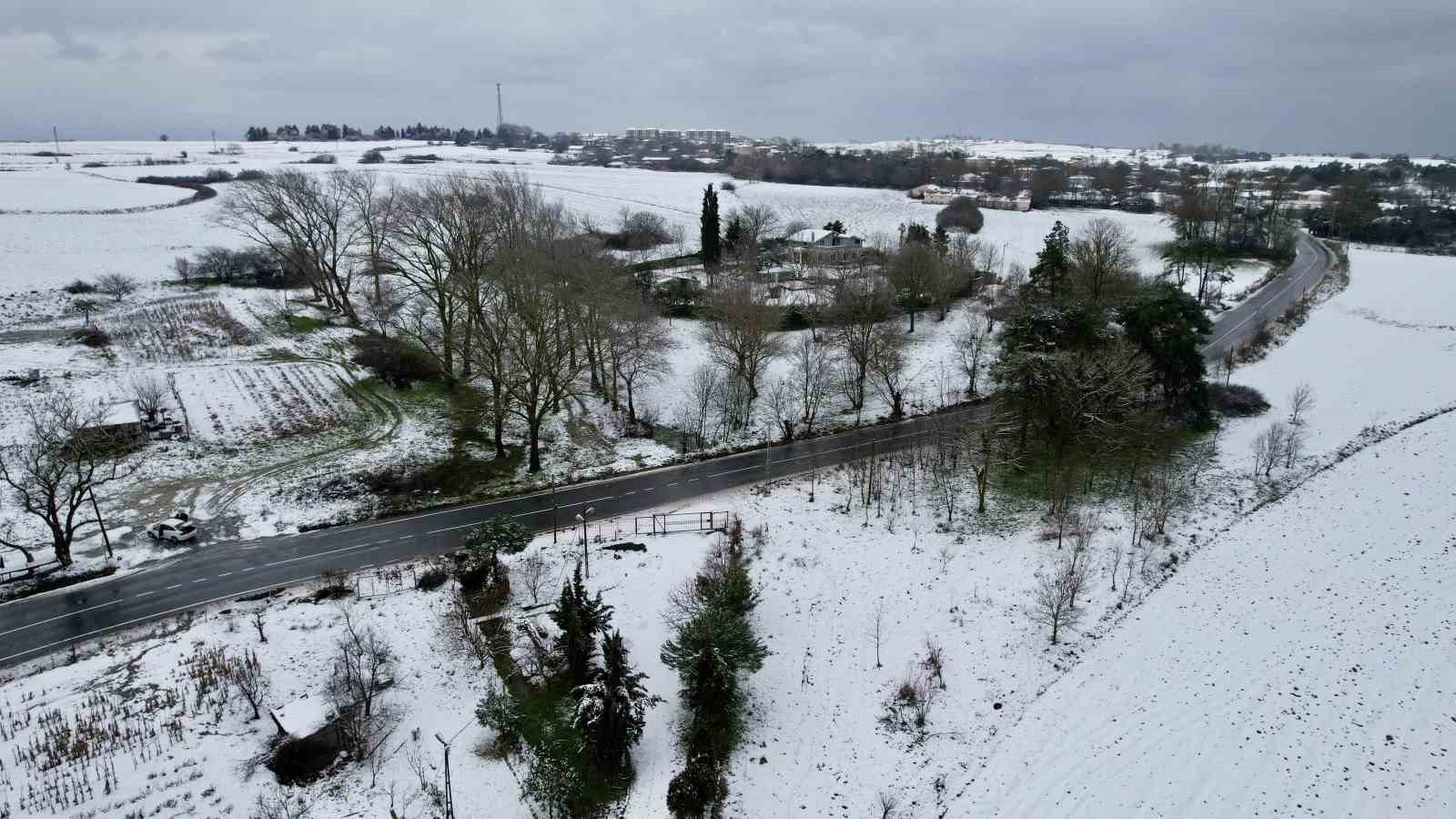 Karadeniz yaylaları değil, İstanbul: Arnavutköy’de kartpostallık kış manzarası
