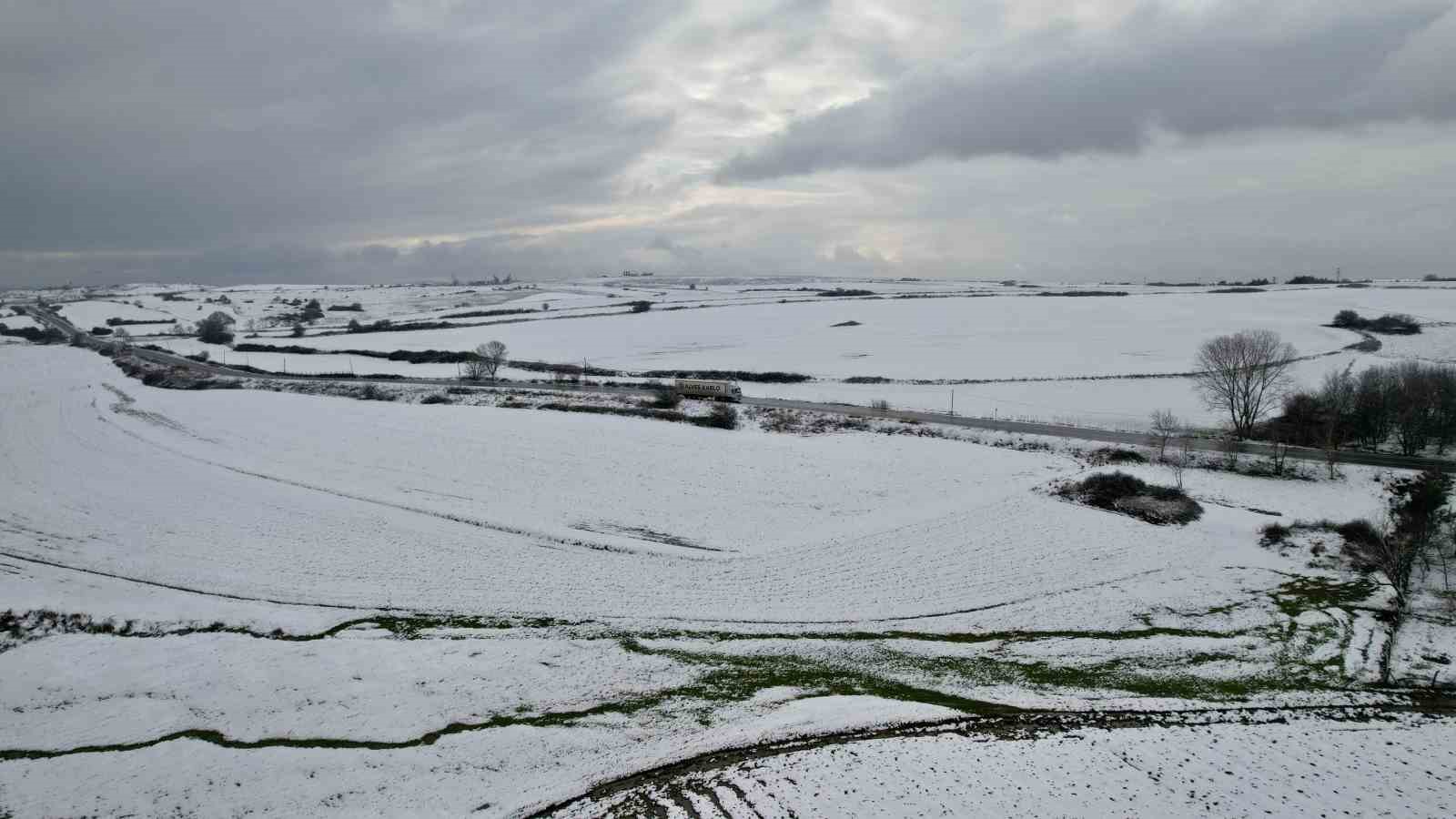Karadeniz yaylaları değil, İstanbul: Arnavutköy’de kartpostallık kış manzarası
