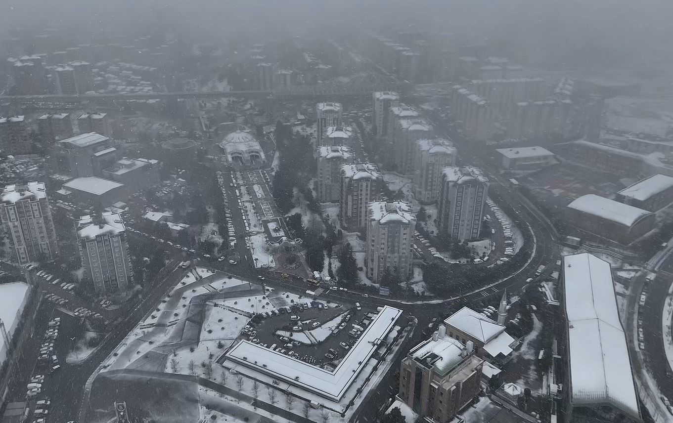 Karla kaplanan Başakşehir havadan görüntülendi
