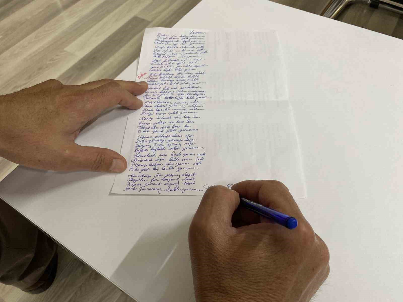 Kaybettiği telefonu için şiir yazdı
