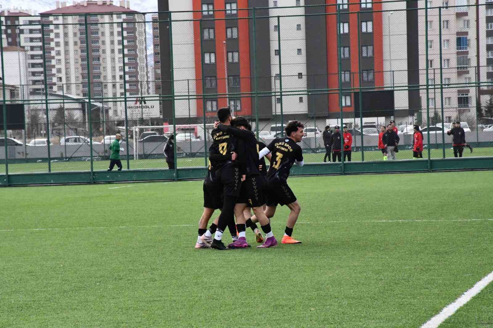 Kayseri Ülküspor lideri devirdi
