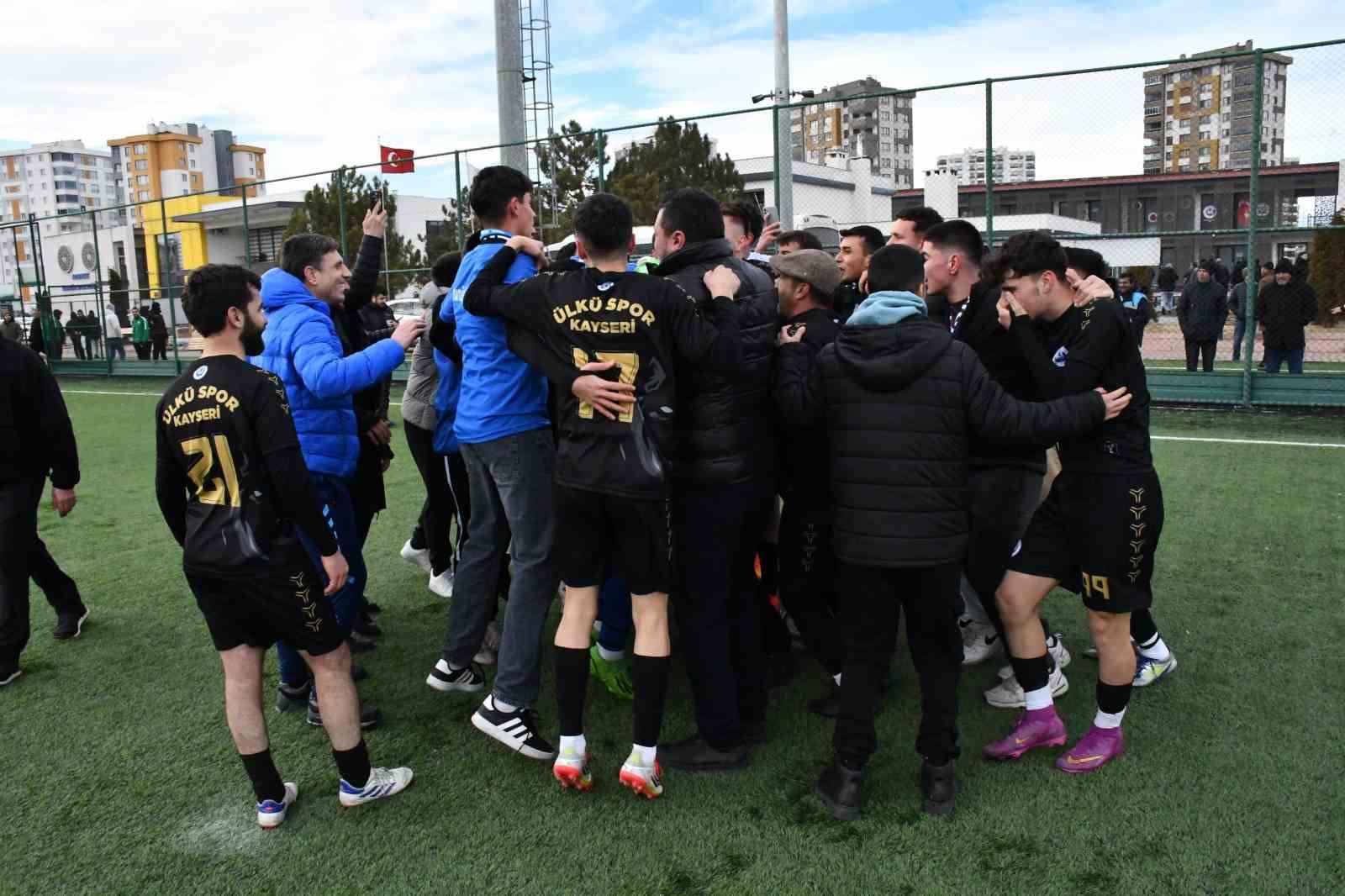 Kayseri Ülküspor lideri devirdi
