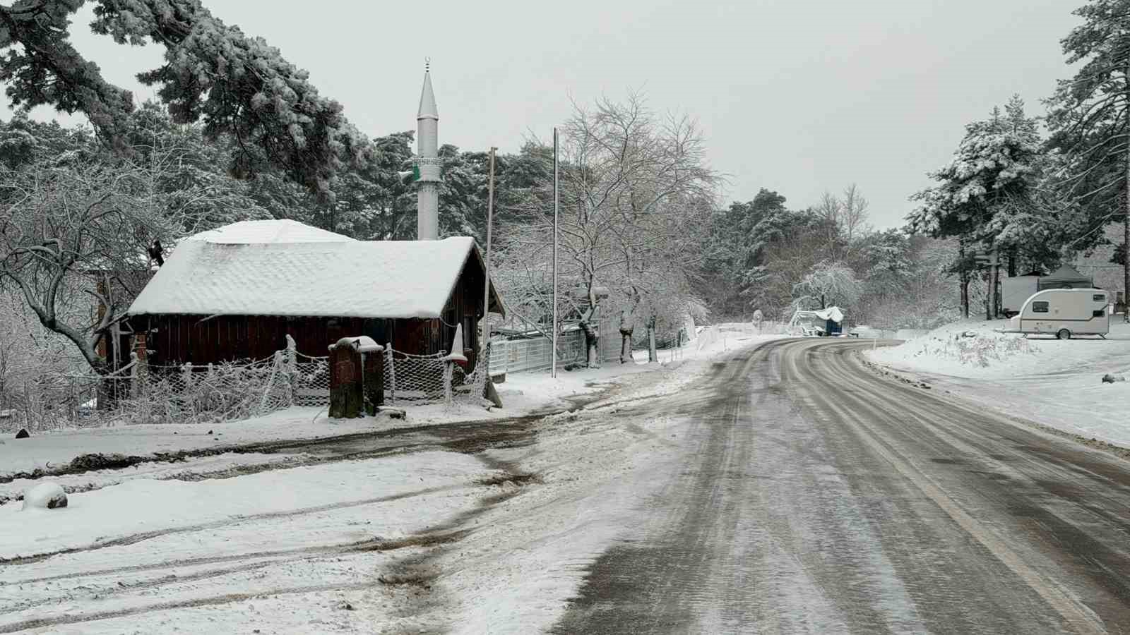 Kazdağları’nda kar yağışı etkili oluyor
