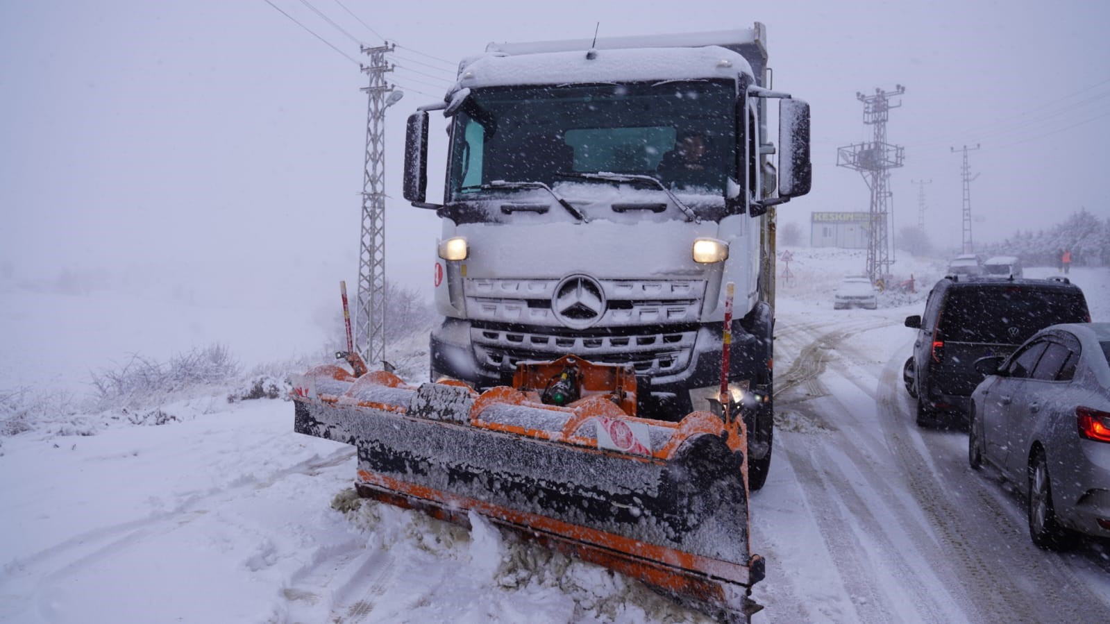 Keçiören Belediyesi, karla mücadeleye aralıksız devam ediyor
