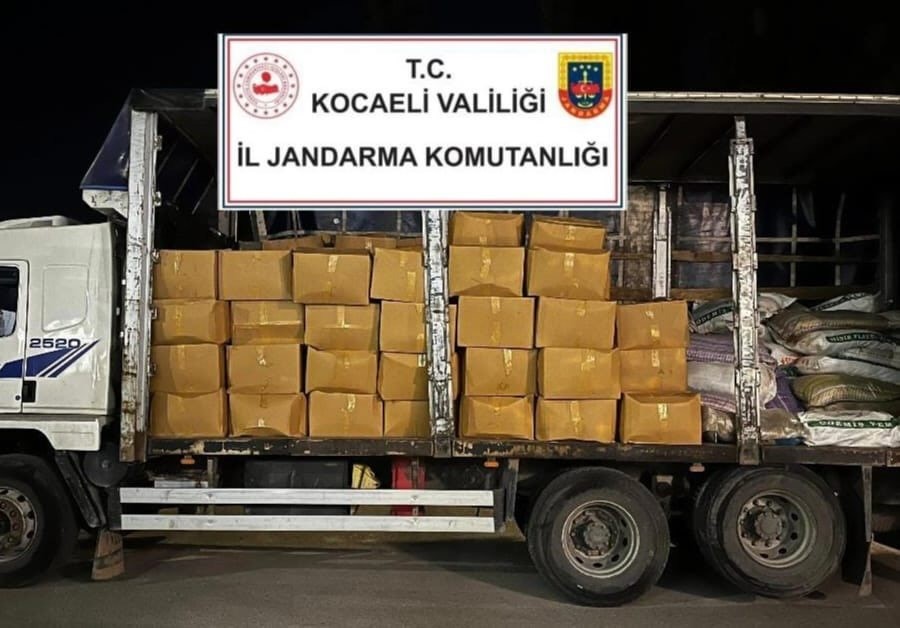 Kocaeli’de 6,3 milyon liralık makaron ve tütün ele geçirildi
