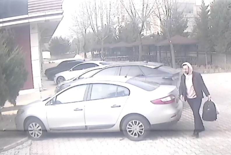 Konya’da kardeşinin kimliğiyle gizlenen 9 yıllık FETÖ firarisi yakalandı
Konya’da kardeşinin kimliğiyle gizlenen 9 yıllık FETÖ firarisi yakalandı