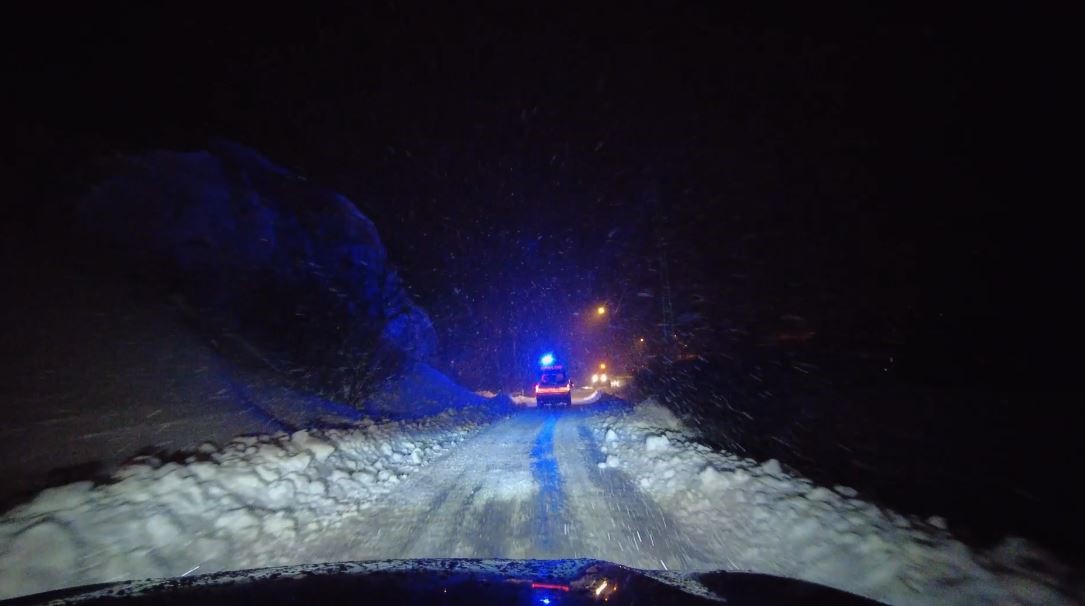 Köyde rahatsızlanan kadın için ekipler seferber oldu
