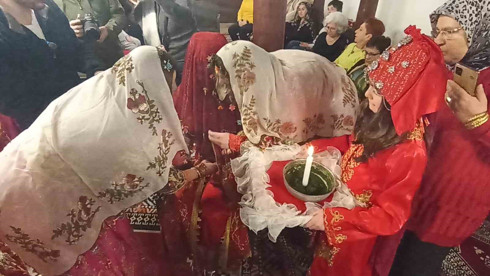 Kütahya’da "Geleneksel Kına" geleneği yeniden hayat buldu
Kütahya’da "Geleneksel Kına" geleneği yeniden hayat buldu