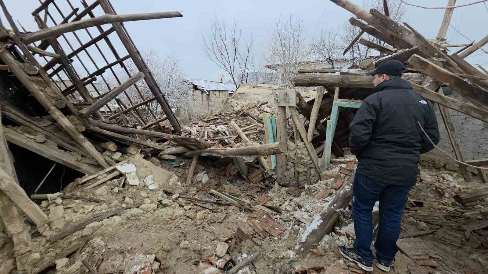 Kütahya’da güvercinlerini kontrol etmek isterken enkaz altında kaldı
Kütahya’da güvercinlerini kontrol etmek isterken enkaz altında kaldı