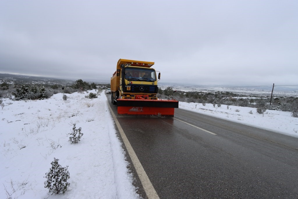 Kütahya’da karla mücadele çalışmaları aralıksız sürüyor
