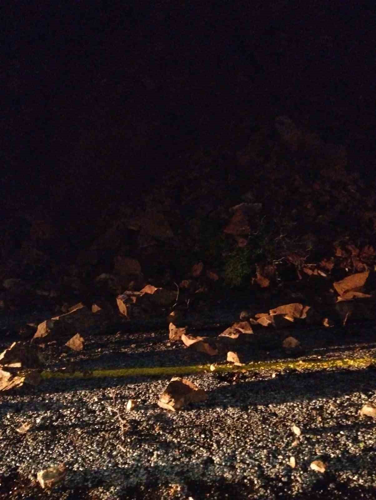 Marmaris’te toprak kayması nedeniyle yol trafiğe kapatıldı
