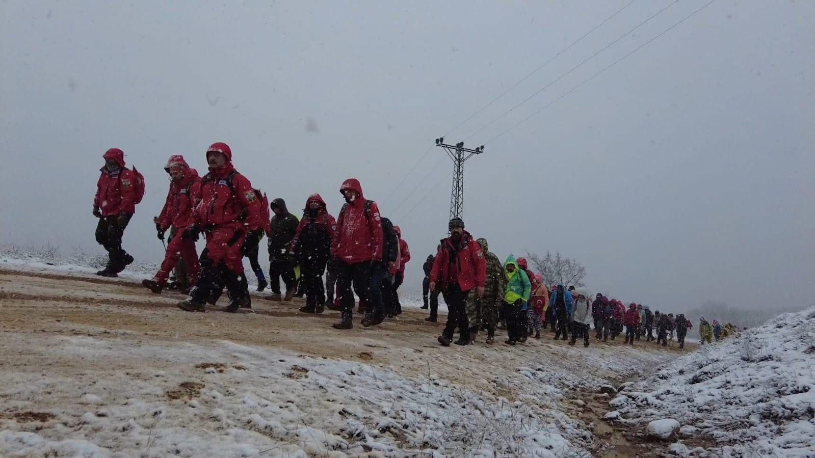Metristepe’de 18 yıllık vefa: AKUT, İnönü Zaferi’ni kar altında kutladı

