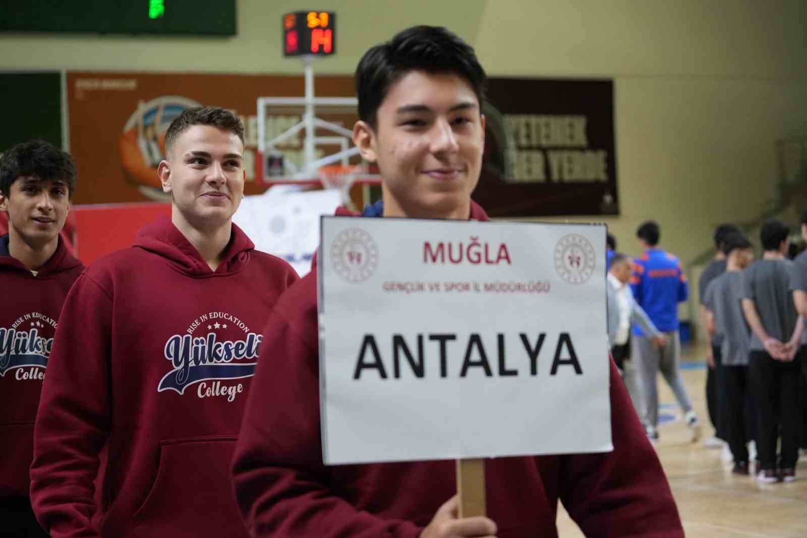 Muğla’da gençler sahaya indi
