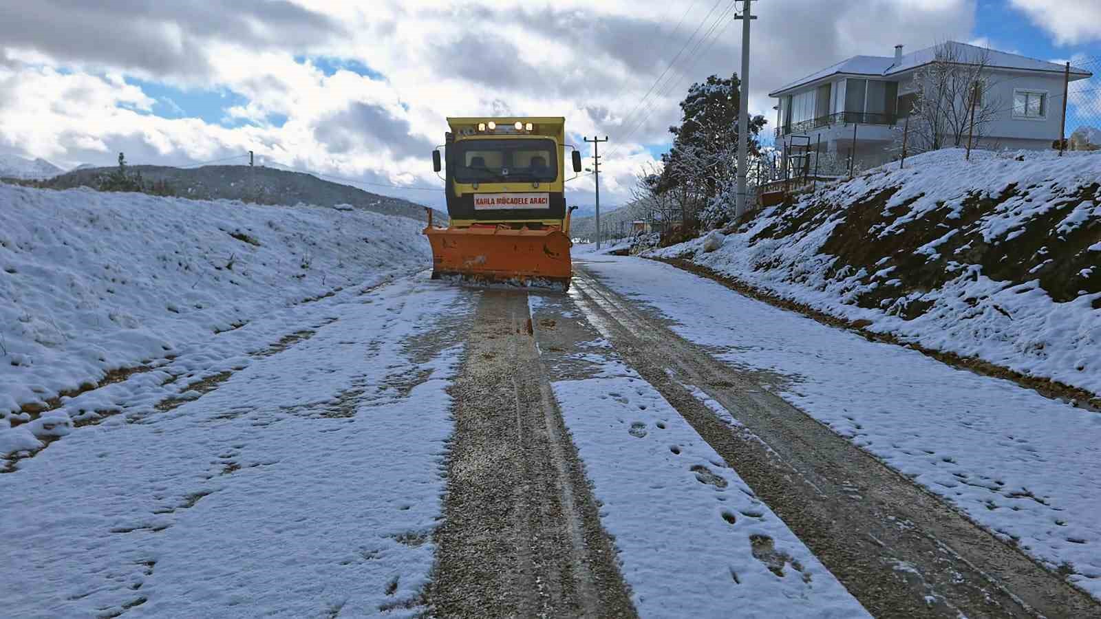 Muğla’da karla mücadele aralıksız devam ediyor
