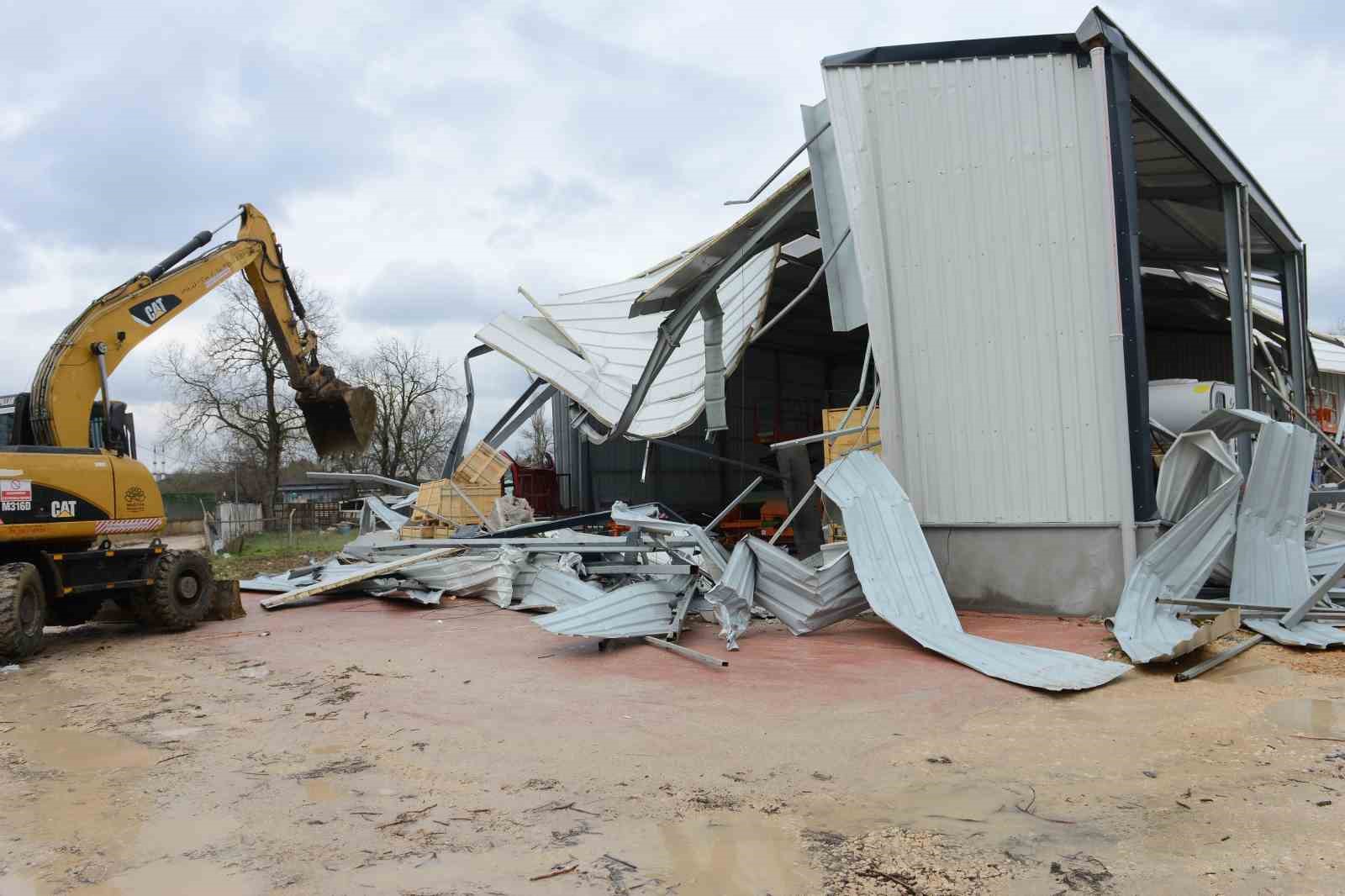 Nilüfer’de 3 yıkım birden
