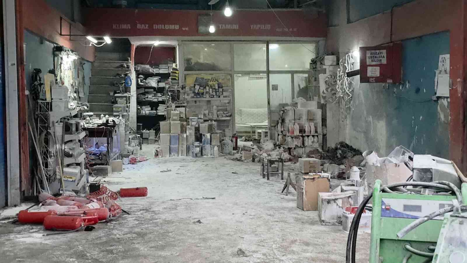 Oto sanayide patlama: 4 yaralı
