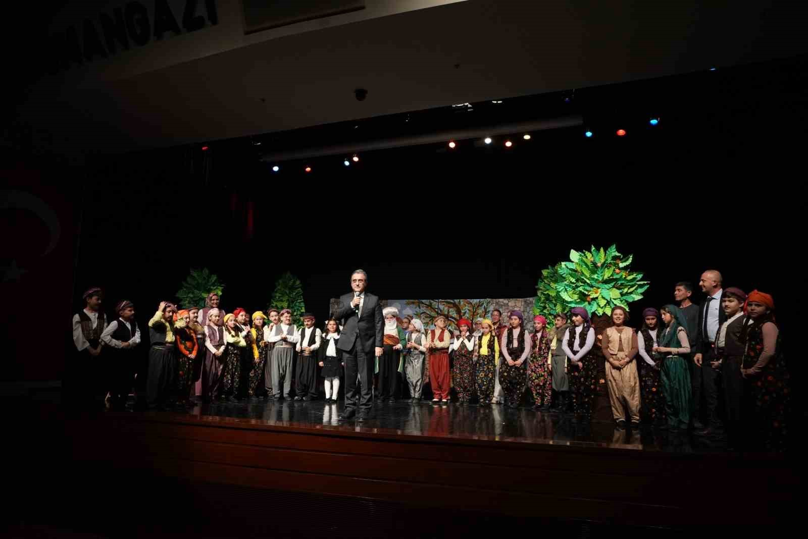 Sahnenin yıldızları göz kamaştırdı
