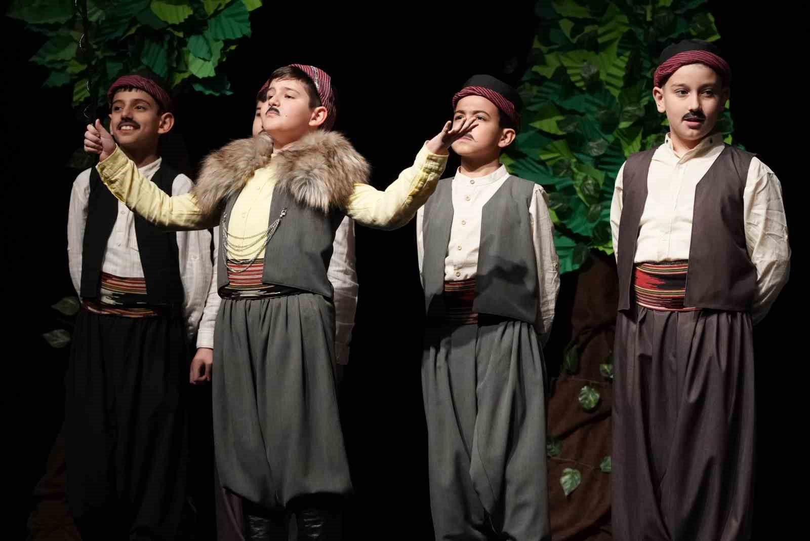 Sahnenin yıldızları göz kamaştırdı
