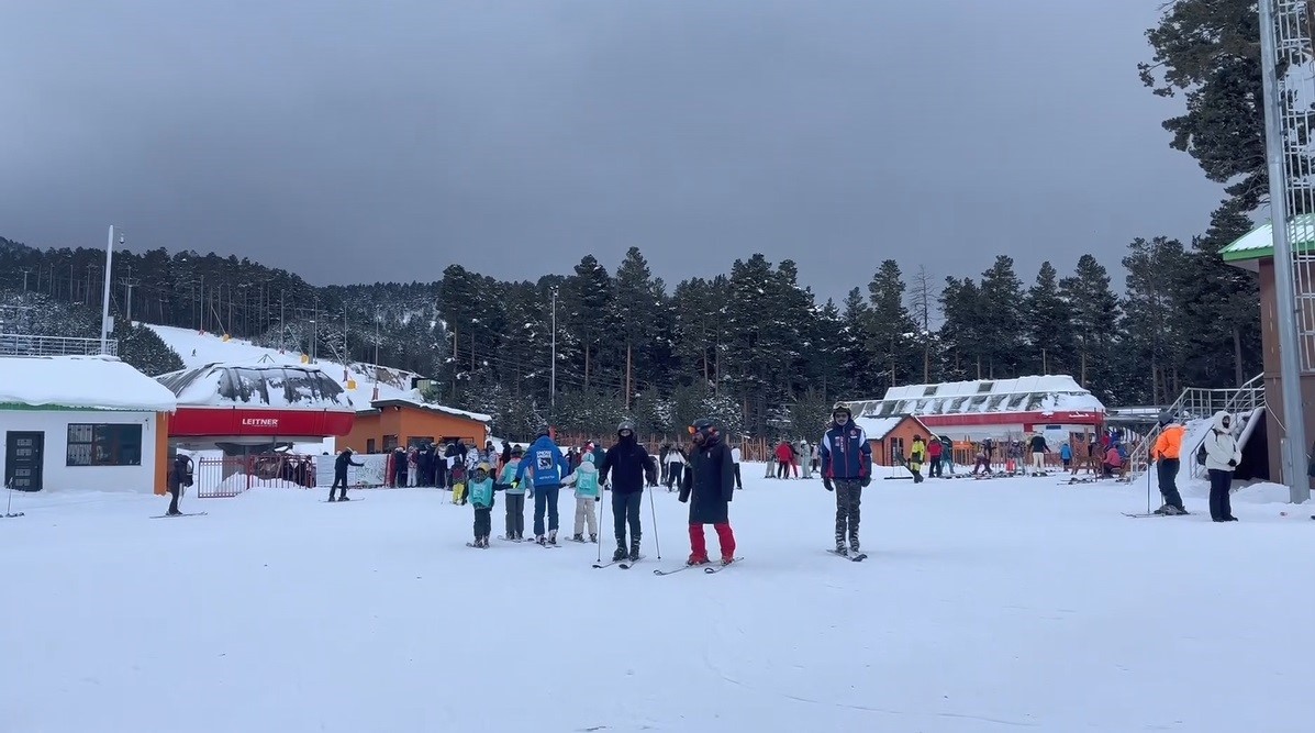 Sarıkamış’ta "Kristal" heyecan: Kayak sezonu zirve yapıyor
