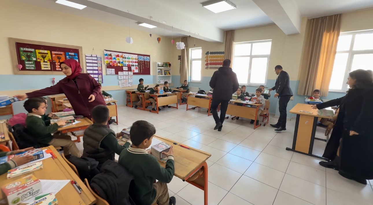 Sınırdaki öğrencilere "akıl ve zeka oyunları" desteği
