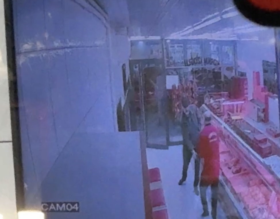 Sivas’ta iki kardeşin yaralandığı silahlı kavga kamerada
