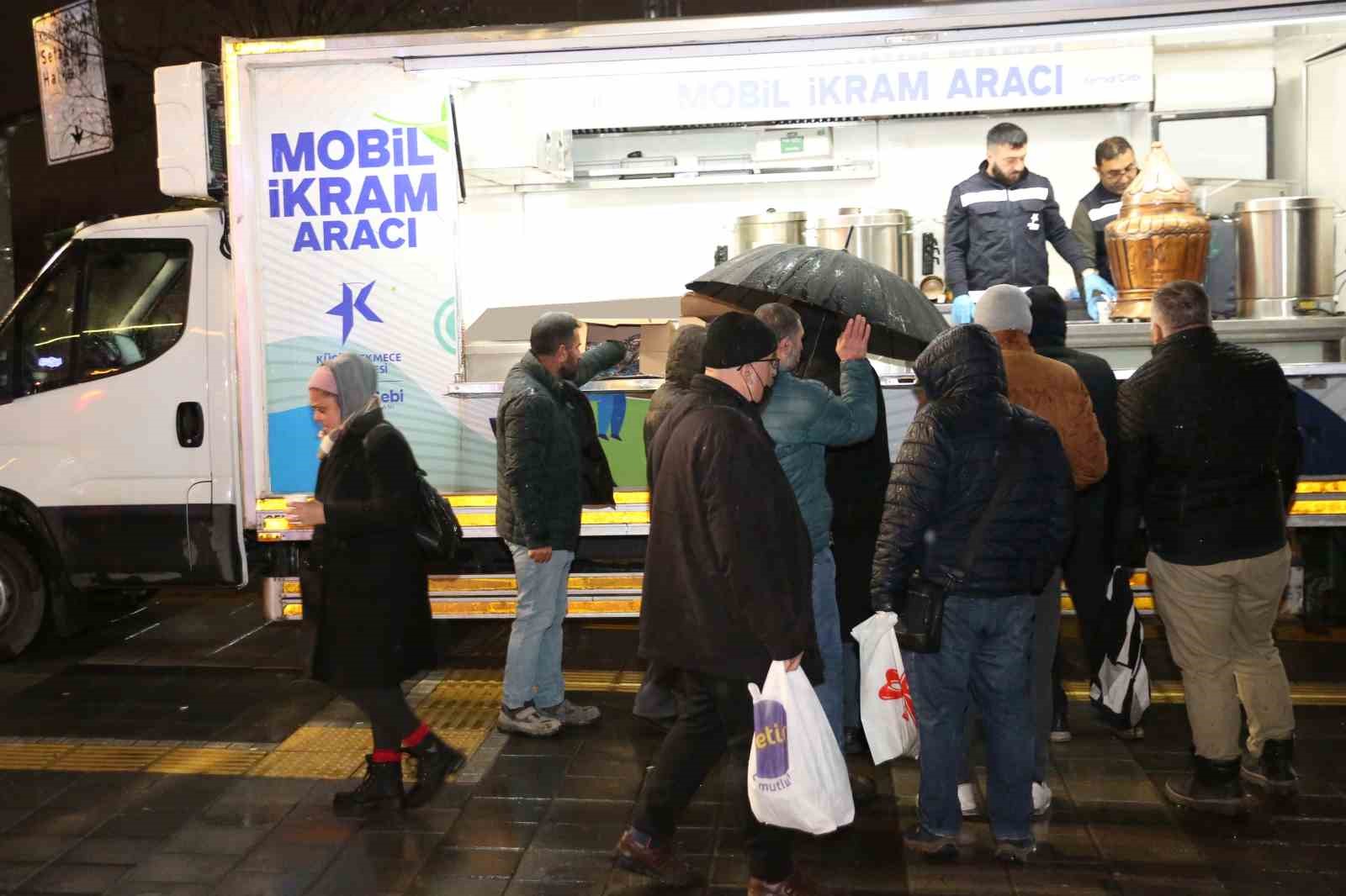 Soğuk havalarda sıcak dayanışma Küçükçekmece’de
