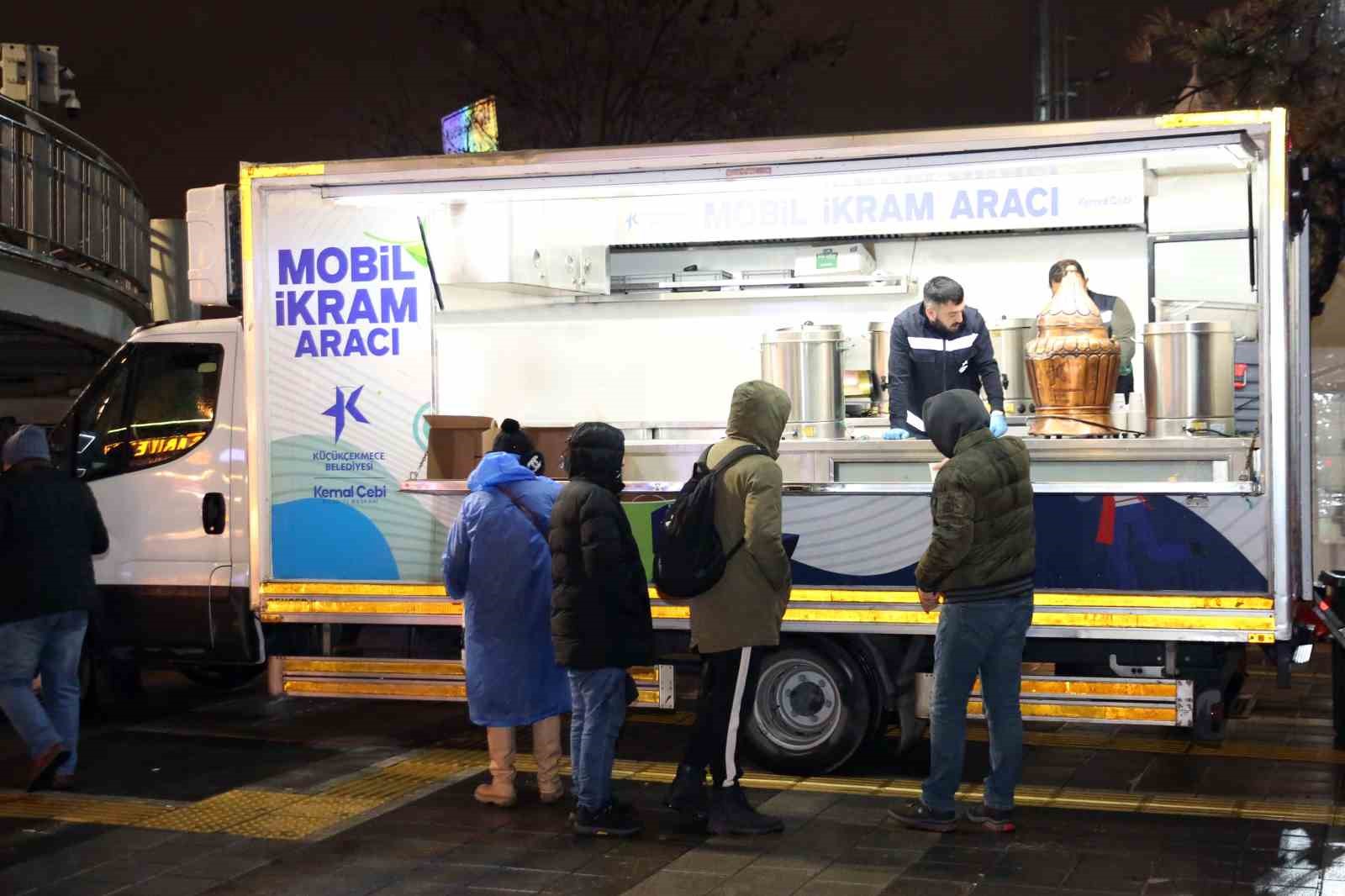 Soğuk havalarda sıcak dayanışma Küçükçekmece’de
